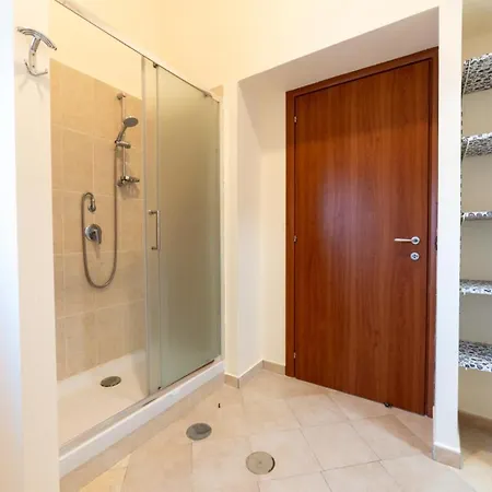 Piazza Garibaldi 39 * Napoli