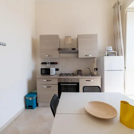 Piazza Garibaldi 39 Apartamento *