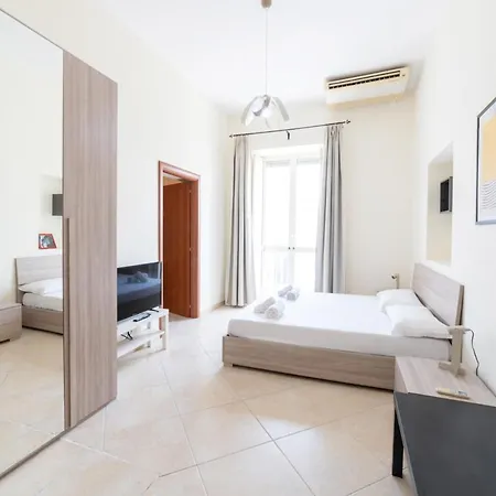 Piazza Garibaldi 39 *