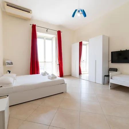 Piazza Garibaldi 39 Apartment *