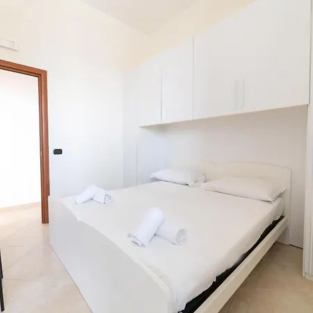 Piazza Garibaldi 39 *