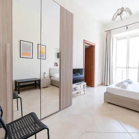 Apartment Piazza Garibaldi 39 *