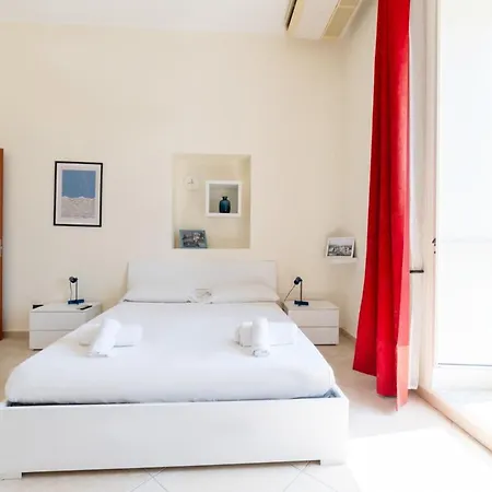 Piazza Garibaldi 39 *